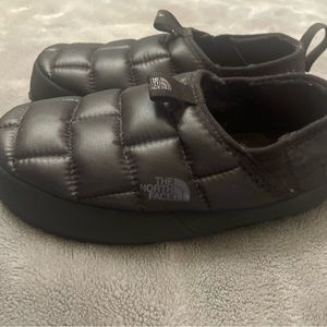 The North face slippers (kids)